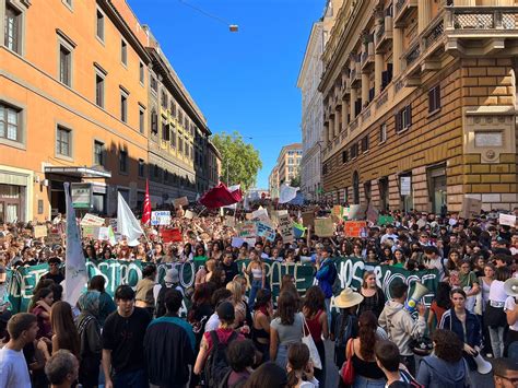 Tornano In Piazza I Ragazzi Dei Fridays For Future A Roma Migliaia In