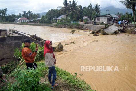 60 Rumah Terendam Dan Satu Jembatan Putus Akibat Banjir Solok Selatan