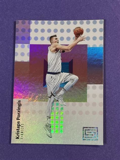 2017 18 PANINI STATUS Kristaps Porzingis 77 New York Knicks G EUR 1