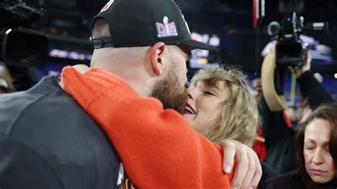 Taylor Swift Kisses Travis Kelce After Chiefs Afc Championship Win