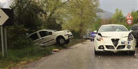 Incidente Frontale Sulla Fondovalle Ferite Due Donne Agropoli News