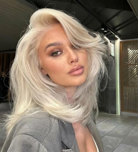 10 Gorgeous Light Blonde Hair Ideas You Shouldn’t Miss