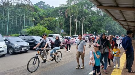 Lonjakan Pengunjung Taman Margasatwa Ragunan Diprediksi Terjadi Pada