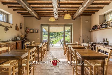 CASALE DI LUSSO CON PISCINA IN VENDITA A MONTEPULCIANO TOSCANA