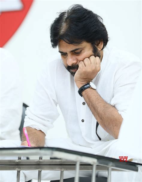 Janasena Chief Pawan Kalyan Rajahmundry Parliament Meeting Gallery