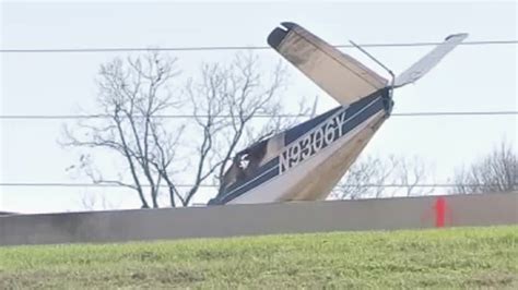 Piloto Resulta Ileso Luego De Que Su Avioneta Se Estrellara En Una