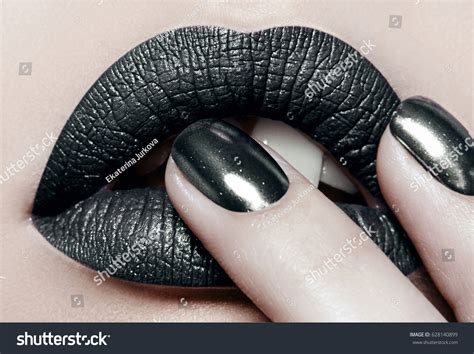 9,155 Silver lipstick fashion girls Images, Stock Photos & Vectors ...