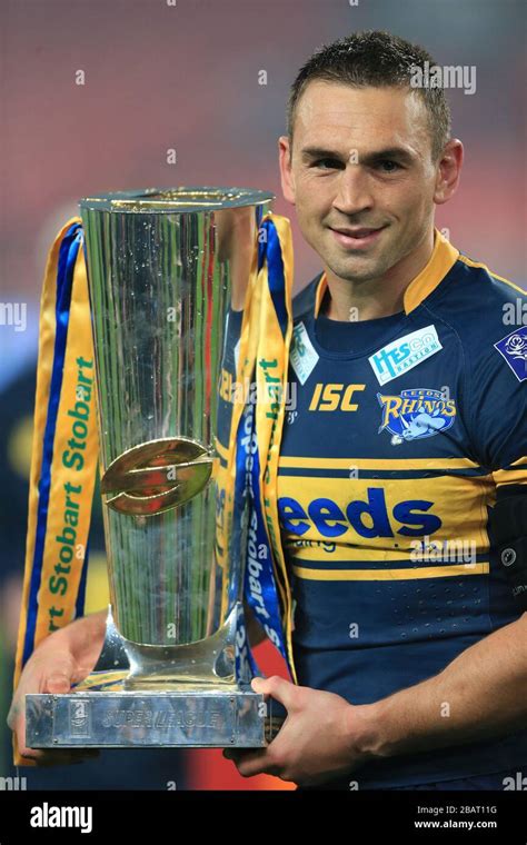 Leeds Rhinos' Kevin Sinfield holds the grand final trophy Stock Photo ...