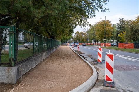 Frezowanie plus na Bielanach na razie prace brukarskie Zarząd Dróg