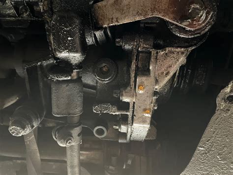 Severe oil leak on left cv shaft joint : r/Renault