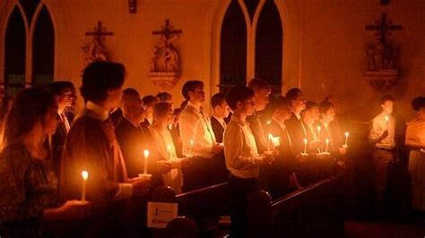 Curas J Venes Fieles A La Iglesia Y Que Den Esperanza Qu Hay Tras El