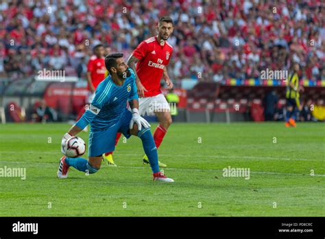 Fenerbahce Goalkeeper Hi Res Stock Photography And Images Alamy