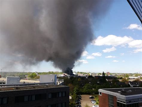 Garagenbrand in der Neustadt schwarze Rauchwolke über Bremen