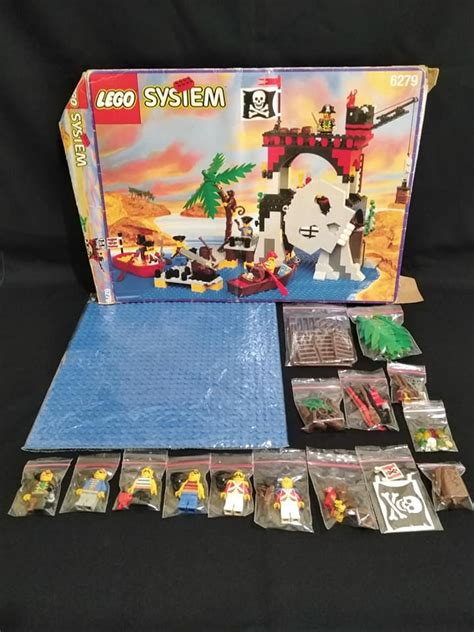 Vintage Lego Pirate Skull Island Set 6279, Hobbies & Toys, Toys & Games ...