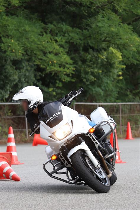 杜の郷里やまなしのきょうり On Twitter 山梨県警察交通機動隊の白バイ隊員による訓練風景 唯一縦で撮影してた写真笑 杜の