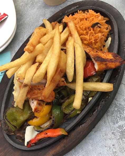 Grilled Chicken Sizzler At The Humming Bird Cafe This Place Has A