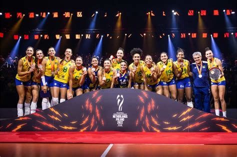 The Australian Women S Soccer Team Poses With Their Trophy