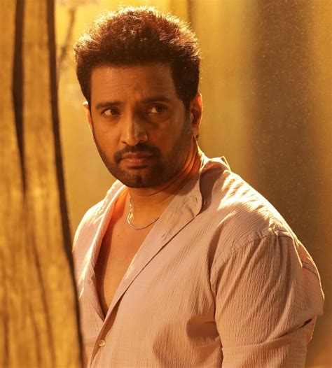 Ulaga Nayagan Kamal Haasan Releases First Look Of Santhanam Starrer