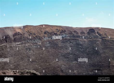 Primeros Planos Alrededor Del Cono En La Parte Superior Del Monte