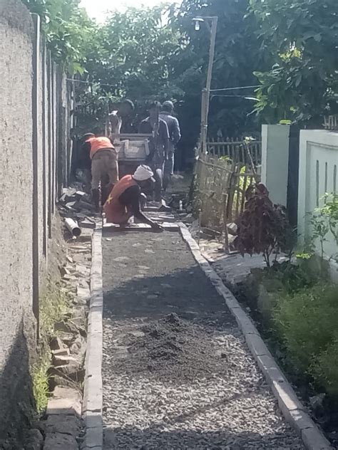 Diduga Proyek Pemasangan Paving Blok Amburadul Pada Pecah Pecah Tidak