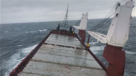 Небольшая качка в шторм на судне в Японском море. Работа в море. - YouTube