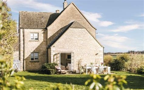 Exploring The Charm Of Dog Friendly Cottages In The Cotswolds Stylesrant