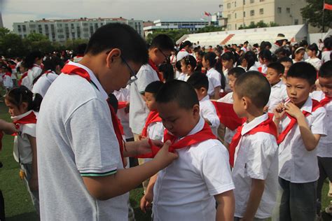 红领巾爱祖国 好队员筑梦想 解放路小学举行一年级新队员入队仪式 连云港文明网