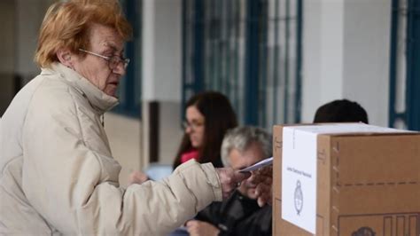 Elecciones 2023 hasta qué edad se vota en la Argentina y cuándo es