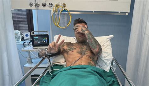 Fedez Operato D Urgenza Per Un Emorragia Interna Lo Sfogo Al Veleno