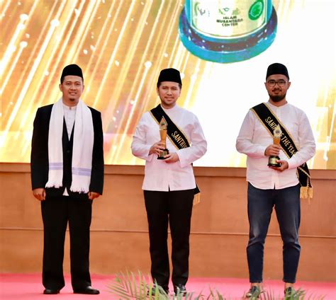 Wagub Jatim Emil Raih Penghargaan Santri Inspiratif Bidang Kepemimpinan