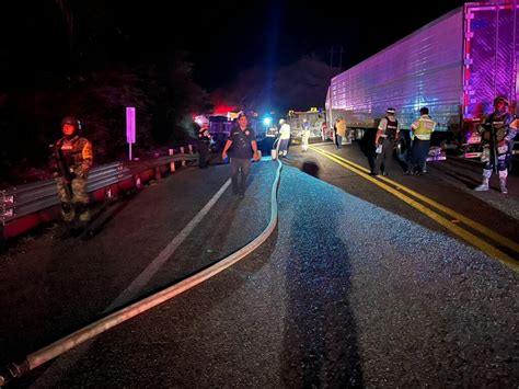 Vuelca Pipa Con Combustible Y Bloquea La Autopista Mazatl N Durango