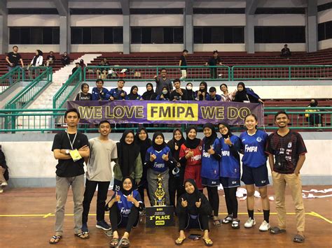 Tim Futsal Putri FMIPA Meraih Runner Up Pada Futsal Competition Rector