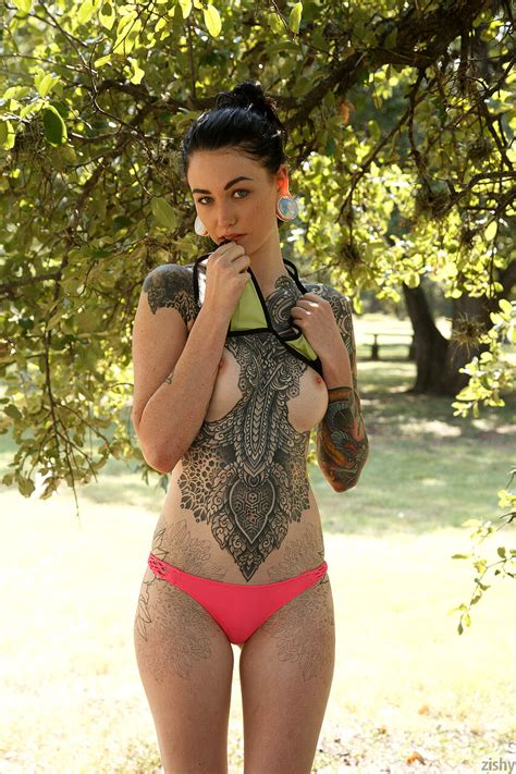 Hot Nude Babes Naked Models Zishy Kelly Lamprin High Resolution Tattoo