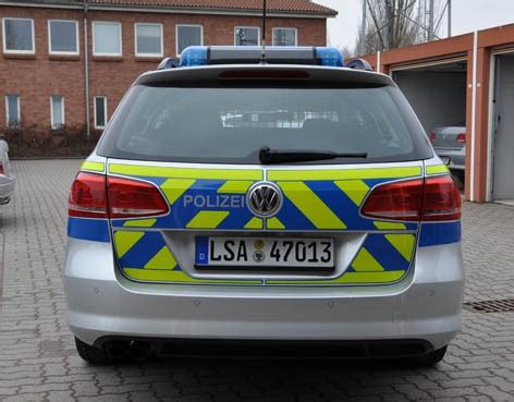 950659 Polizei Sachsen Anhalt VW Passat B7 Variant Silber Blau Mit