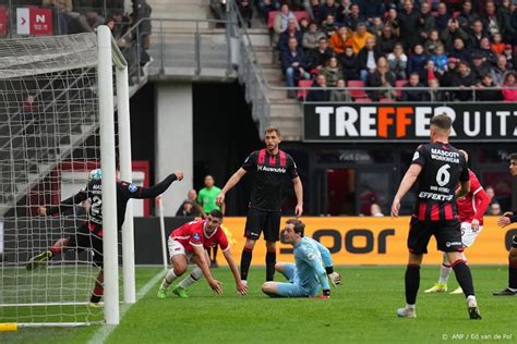 Az Verspeelt In Eredivisie Weer Punten In Strijd Om Tweede Plaats