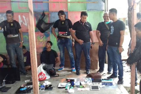 Sempat Dilempari Batu Polisi Tetap Gerebek Kampung Ambon