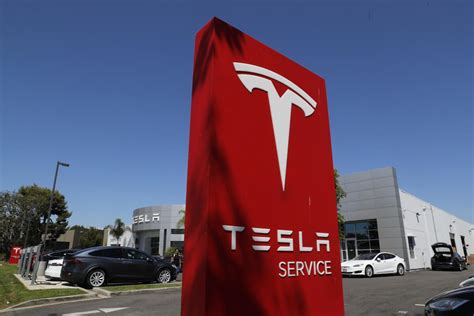 Tesla Recalls 362758 Cars Over Self Driving Mode Crash Risk Los