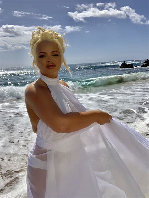 Trisha Paytas on Twitter: "white dress cause I’m pure 😇🙏🏼…