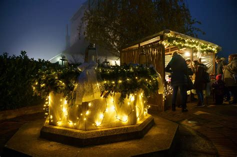 Adventi hangulat meggyújtottuk az első gyertyát az adventi koszorún