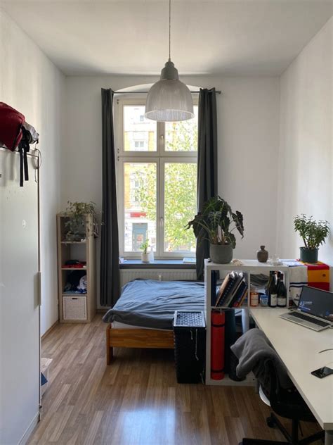 Zentral gelegenes Zimmer in familiärer 4er Altbau WG möbliert 15qm