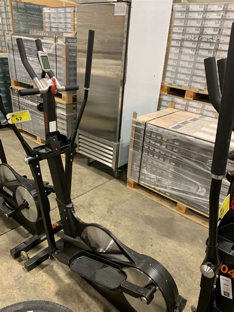 KEISER M5 COMMERCIAL SLIMLINE ELLIPTICAL CROSSTRAINER