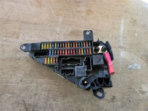 04 10 BMW E60 530i 525i 545i 535i M5 528i Power Fuse Box Rear Fusebox