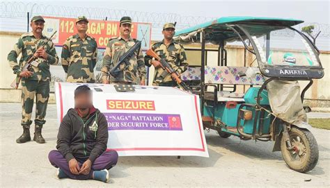 Bsf South Bengal Frontier Foils Gold Smuggling Attempt Apprehends