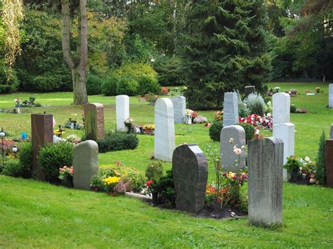 Grave Liners & Burial Vaults: What's the Difference? - Funeral Basics