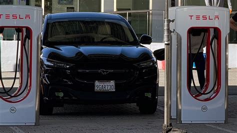 Tesla Faz Anúncio De Supercharger Grátis Para Todos Para Divulgar O