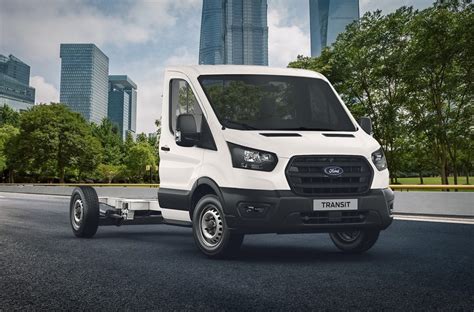 ford engrosa la gama de transit  el arribo del chasis cabina