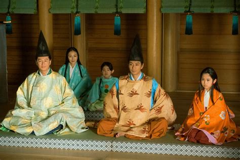 大河ドラマ光る君へ第11話前列左から藤原道隆井浦新と嫡男伊周三浦翔平CNHK スポニチ Sponichi Annex 芸能