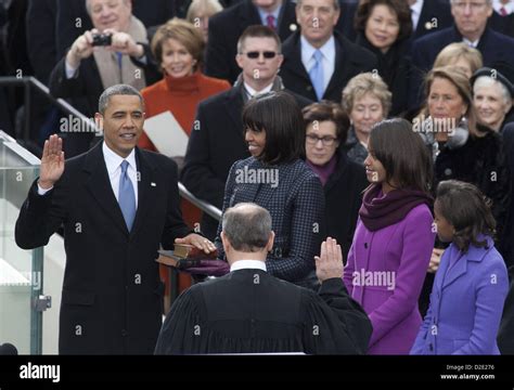 Oath of office obama hi-res stock photography and images - Alamy