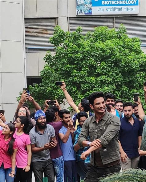 Sushant Singh Rajput Causes A Stampede At His Alma Mater Delhi