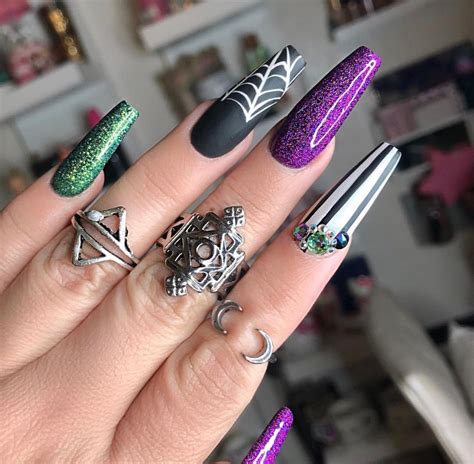 Beetlejuice Inspired In 2020 Horror Nails Halloween Acrylic Nails